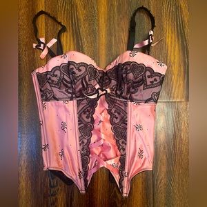 Corset top . 34B . Victoria secret . Does not have the attachable stockings.